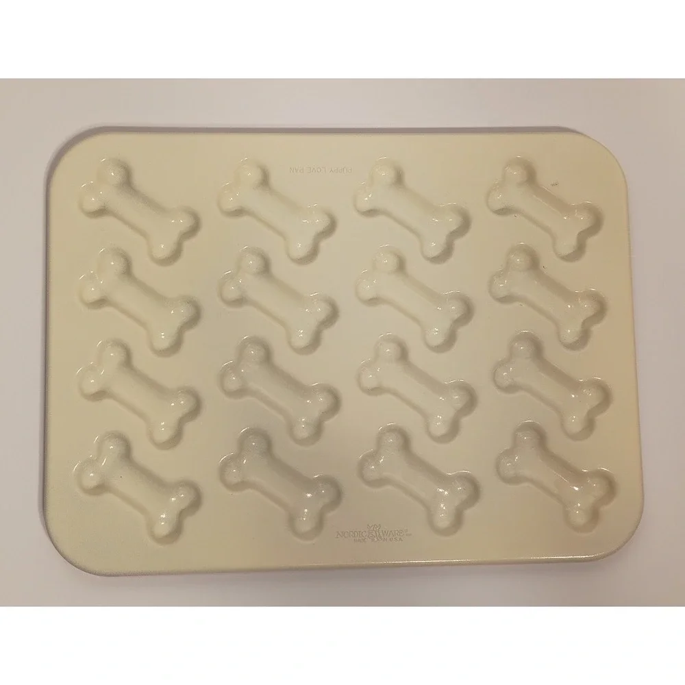 Nordic Ware Bakeware Puppy Love Treat Pan Dog Cookie Baking Pan Non Stick Mold